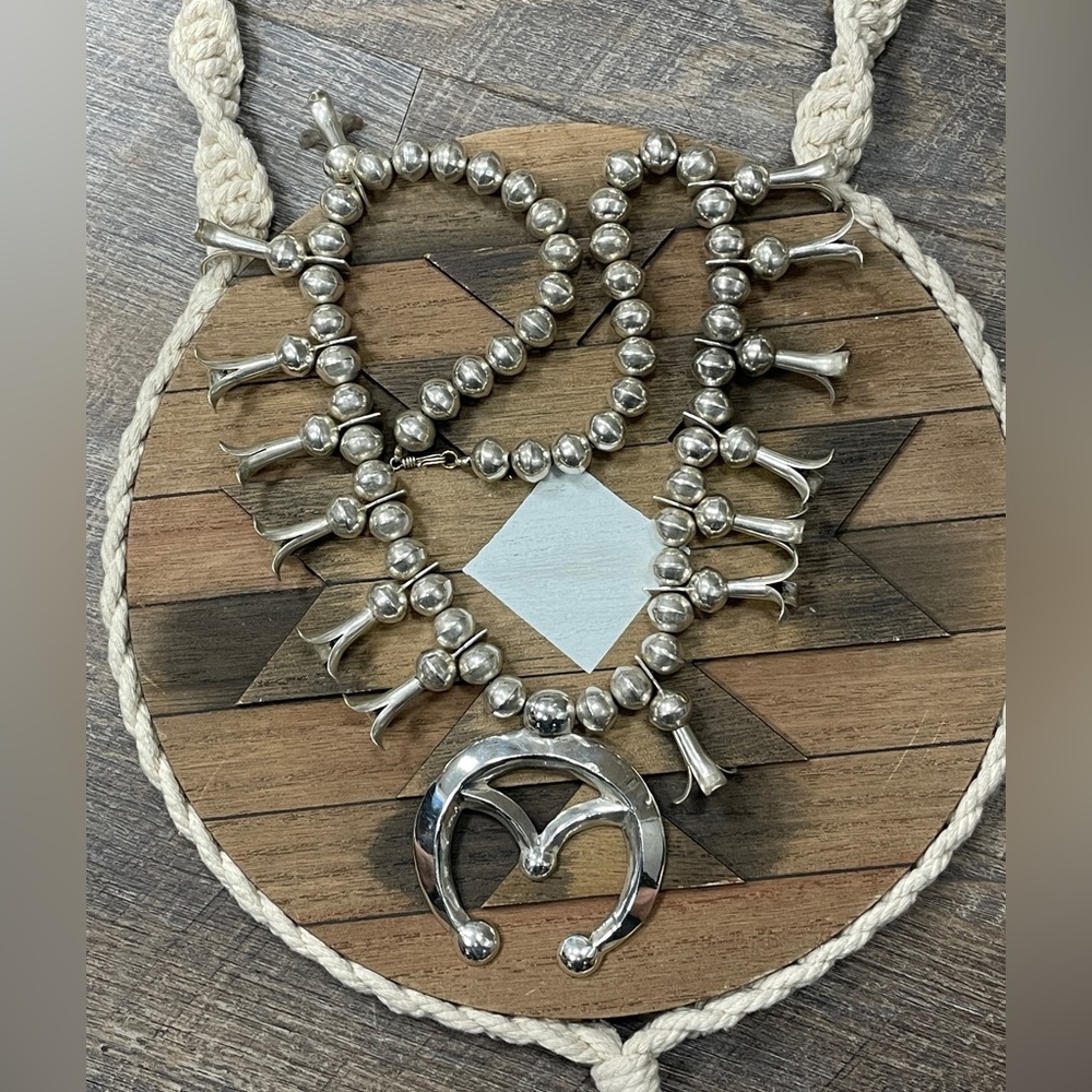 Beautiful Silver Squash Blossom Necklace - Picture 4 of 6